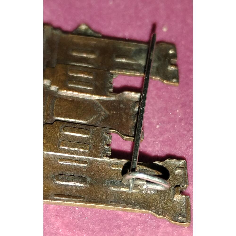 Vintage 1950s Medieval Castle & Knight on Horse Brass Tone Figural Brooch Pin - Picture 3 of 3